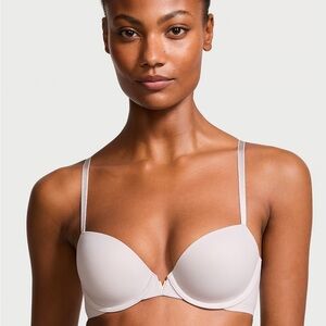 LOVE CLOUD
Smooth Lightly Lined Plunge Demi Bra